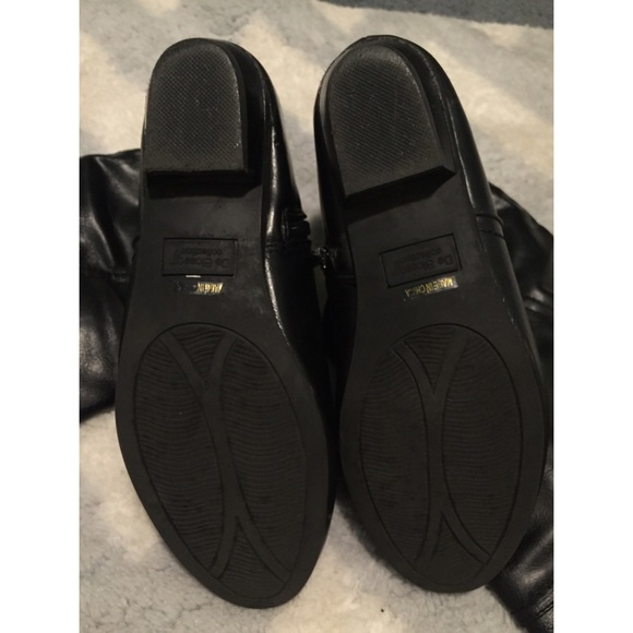 🚫🚫 SOLD 🚫🚫Black Boots - Picture 3 of 3