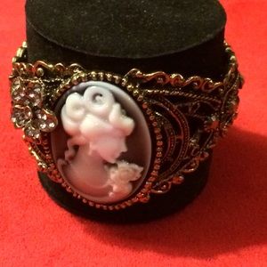 Vintage look stretch cameo cuff bracelet