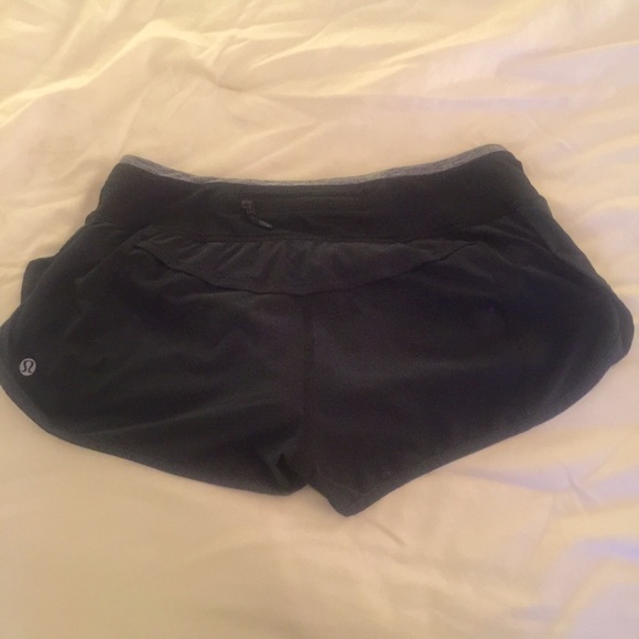🔹Lululemon run free shorts🔹