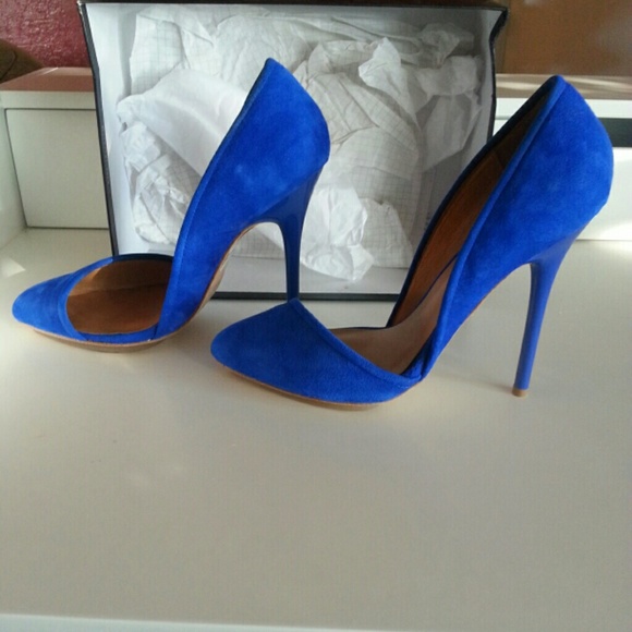 Brand new suede L.A.M.B shoes
