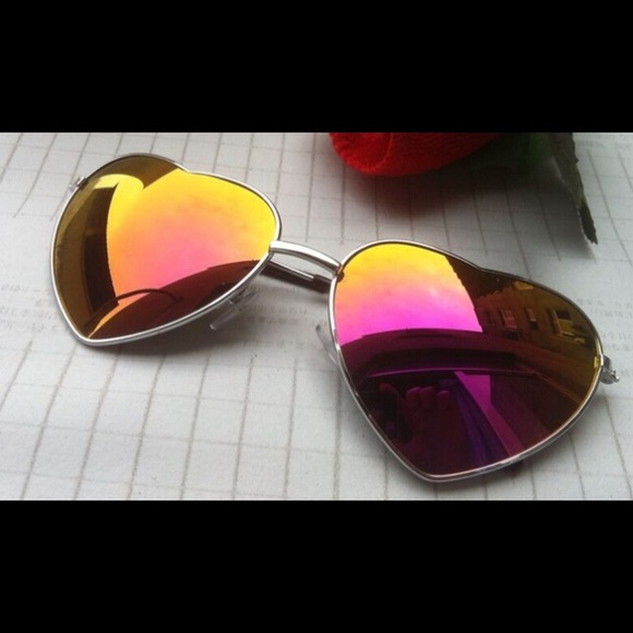 Heart Aviator Sunglasses - Picture 2 of 4