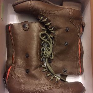 Brown/green combat boots