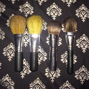 make up brushes and case