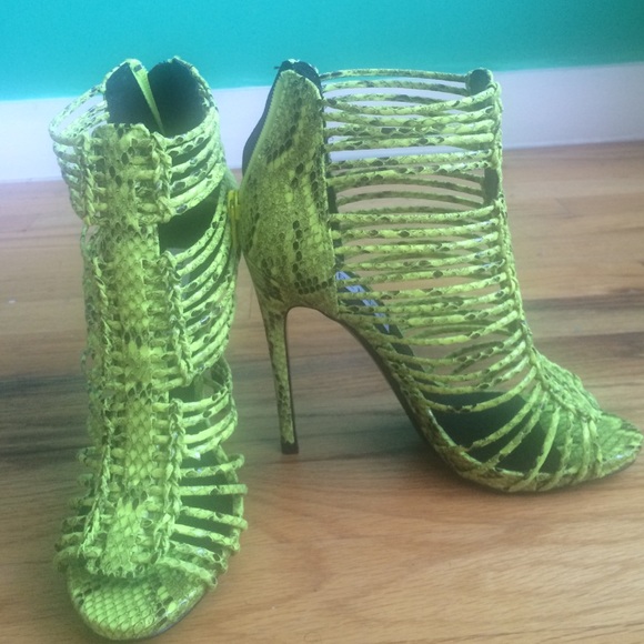 Brand New. Steve Madden neon heels. 💋