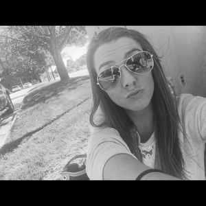 Meet your Posher, Brooke