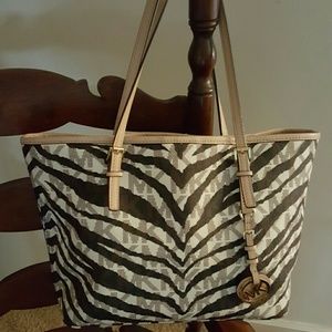 Not 4 sale. Just showing a friend