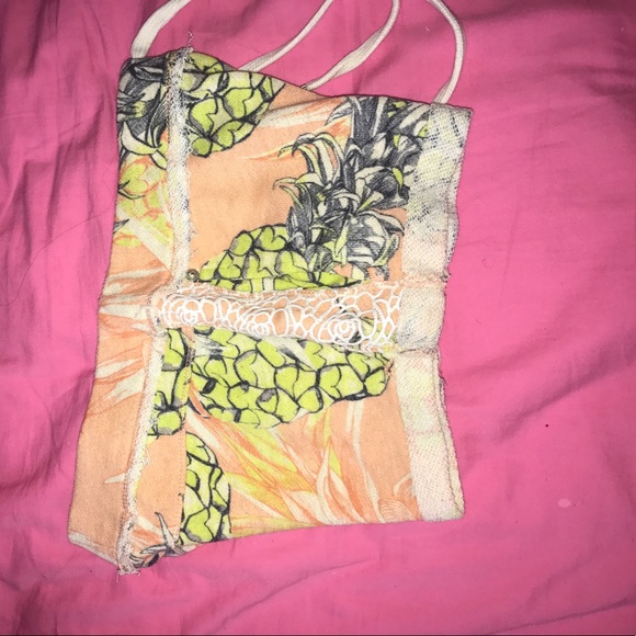 Guess pineapple shorts with crochet side detail - Picture 6 of 7