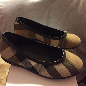 SOLD❗️❗️❗️❗️ girl Burberry Flats