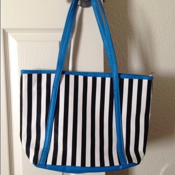 Purses - Picture 2 of 4