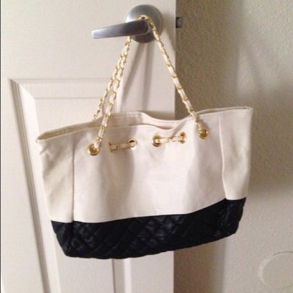 Purses - Picture 2 of 4