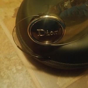 Like new Unisex sunglasses