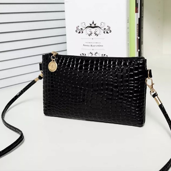 SOLD Adorable black cross body bag
