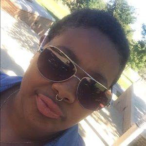 Meet your Posher, Simone