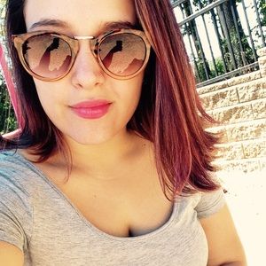 Meet your Posher, Laura