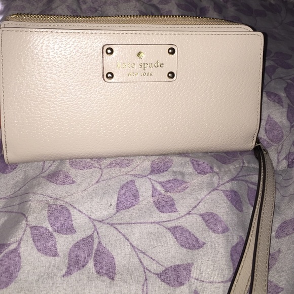 Kate Spade ♠️ Wristlet
