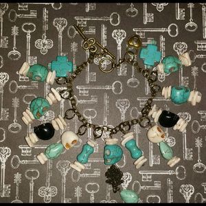 Skull charm bracelet