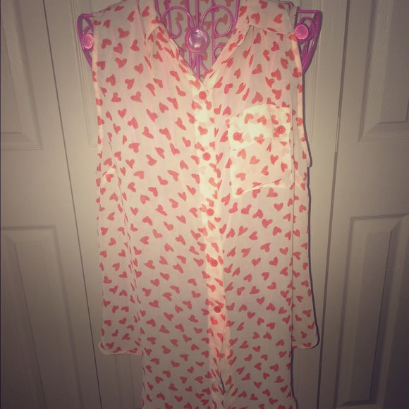 Cute sleeveless shirt