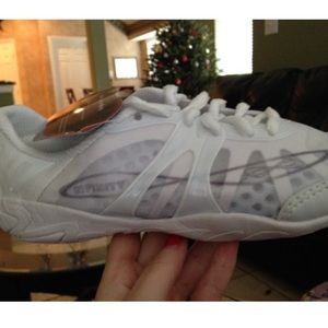 Nfinity cheer shoes