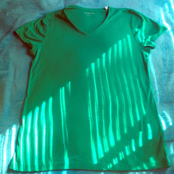 Green V-neck classic Tee