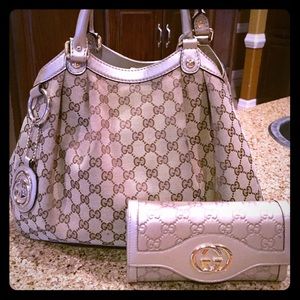 Price Reduction! 🎉 Gucci bag & wallet $500