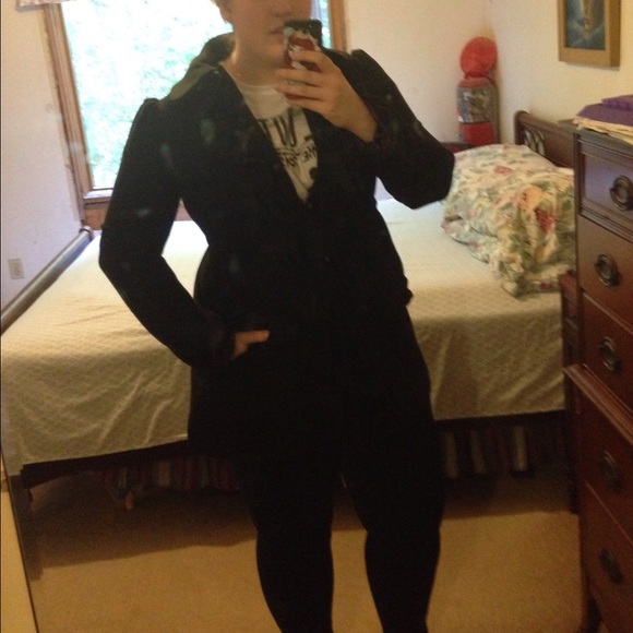 🎀 Black Ruffled Peacoat 🎀 - Picture 2 of 4