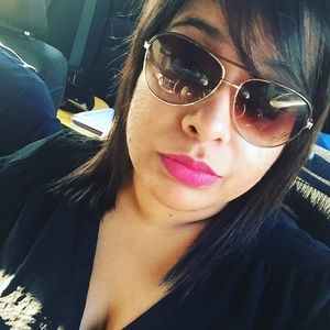 Meet your Posher, Afra