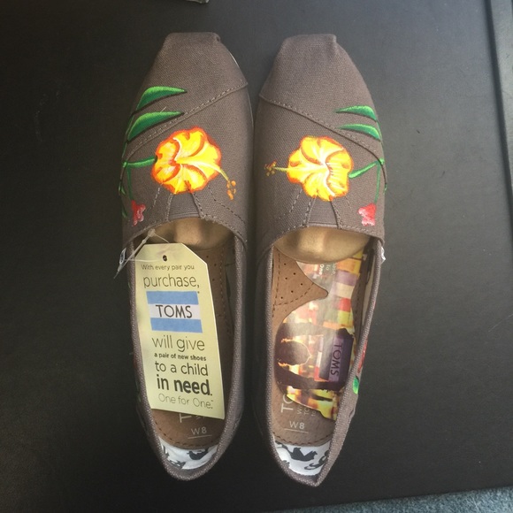 TOMS Shoes - NWT TOMS Alpargata Classics Exclusive, 8.