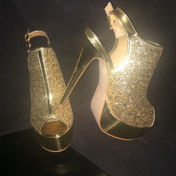 Gold Glitter Pump - Picture 1 of 2