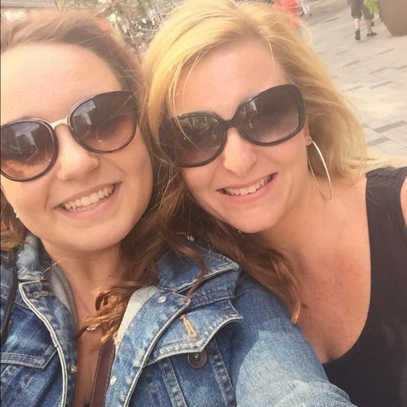 Meet your Posher, Abby