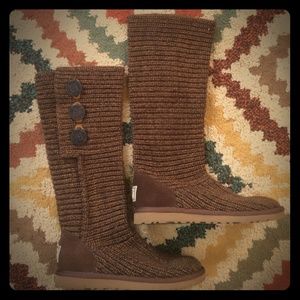 *REDUCED* ✨🎀 UGG Boots brown 6 Cardy 3 Button