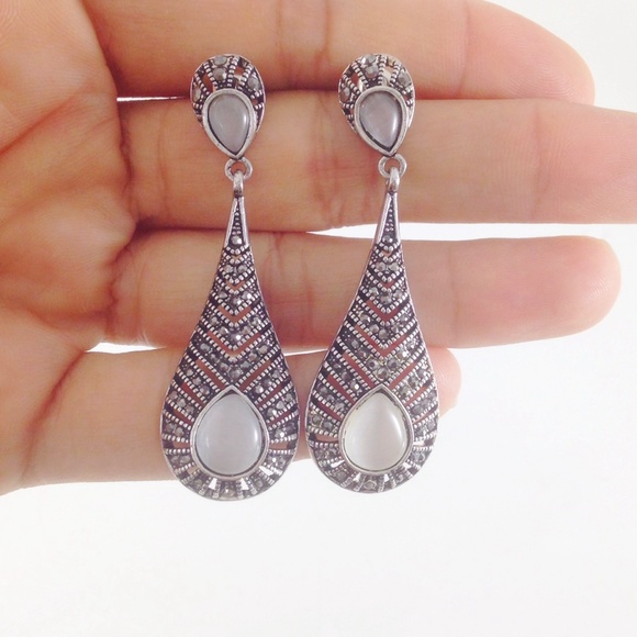 Jewelry - 💥SALE💥Oxidized silver stone earrings