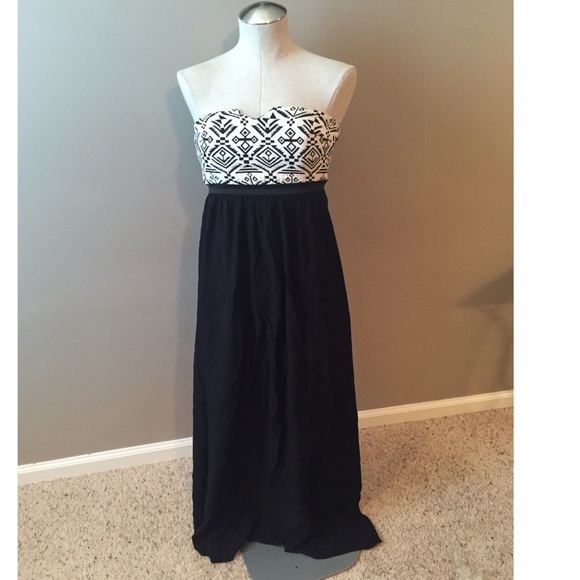36th West Black Aztec Maxi Dress size sm