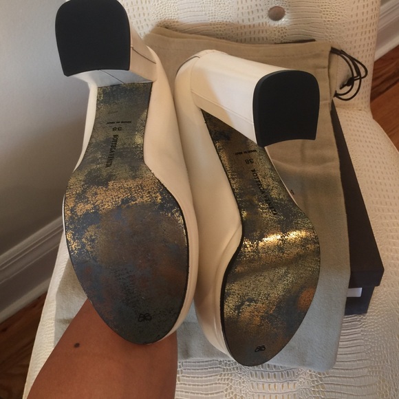 Bottega Veneta heels ❤️❤️ - Picture 3 of 4