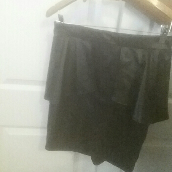 BLACK OPEN PEPLUM SKIRT