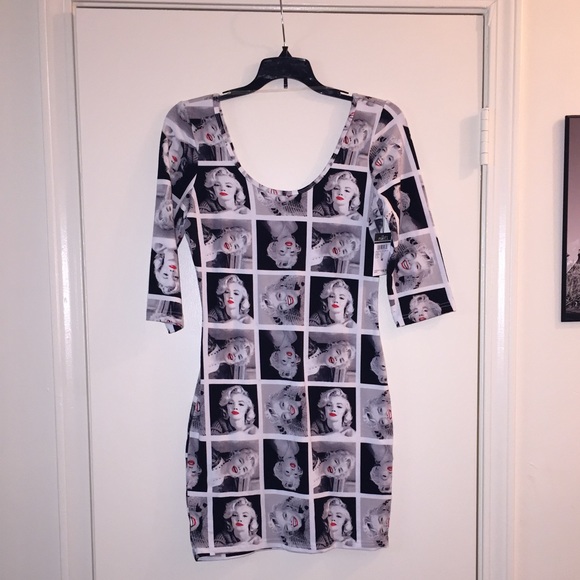 Famous icon Marilyn Monroe body con dress.