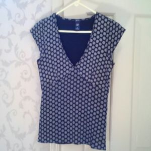 Gap black v neck top