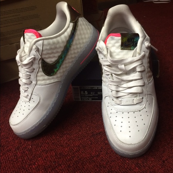 Air Force 1 Low - Picture 2 of 4