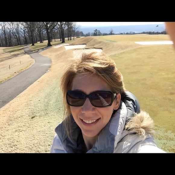 Meet your Posher, Cynthia - Picture 1 of 1