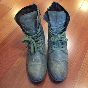 💕💕FINAL SALE💕💕Olive green combat boots