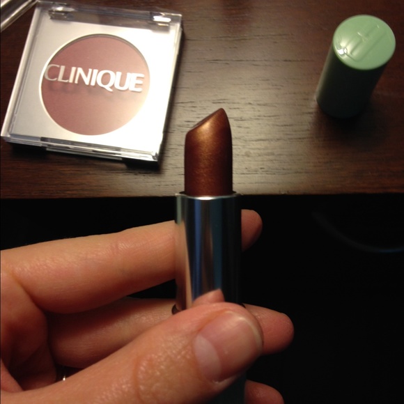 SOLD🚫Clinique makeup bundle - Picture 2 of 3