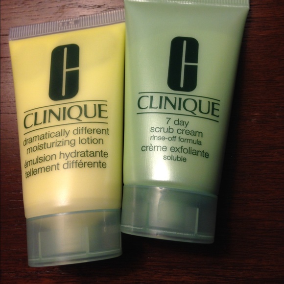 SOLD🚫Clinique makeup bundle - Picture 3 of 3