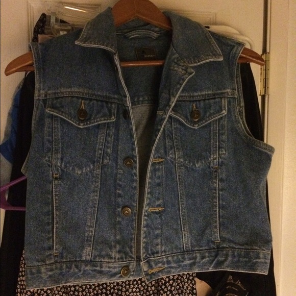 Crop denim vest