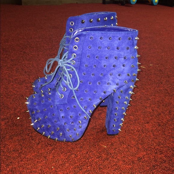 Blue spiked heels - Picture 2 of 3
