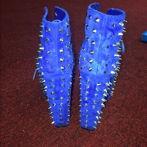 Blue spiked heels - Picture 3 of 3