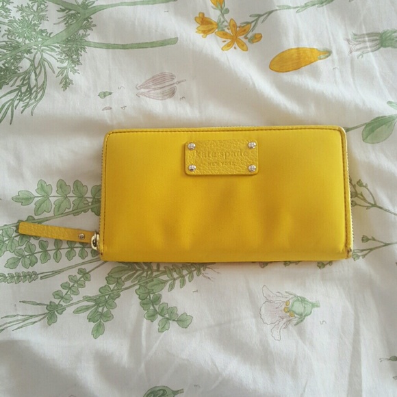 🚫SOLD🚫 Kate Spade Yellow Wallet - Picture 1 of 4