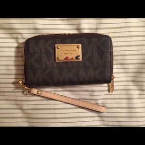 Michael Kors Phone wallet