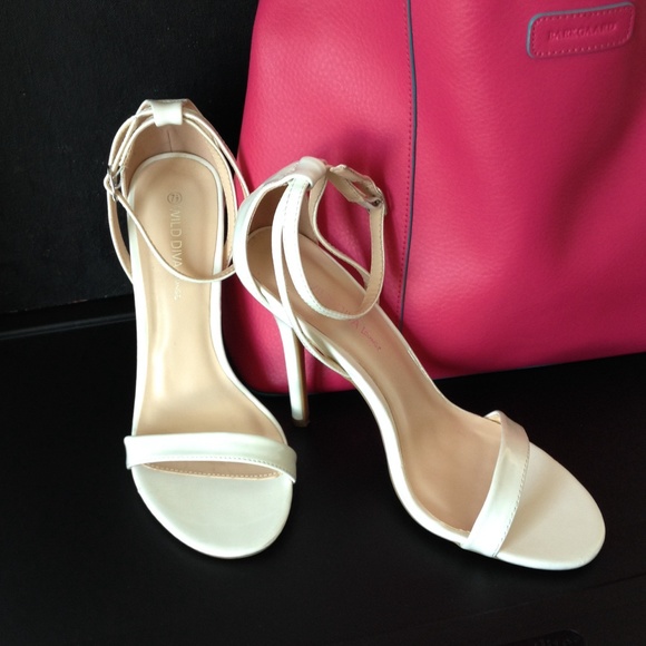 ✨White Strap Sandals🏳