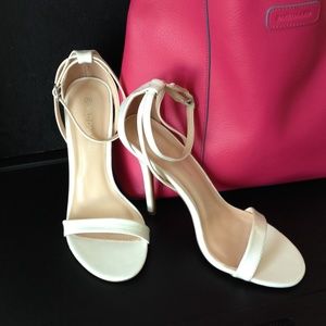 ✨White Strap Sandals🏳