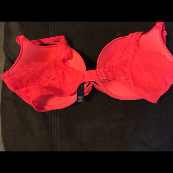 BNWOT Victoria's Secret Bra - Picture 2 of 2
