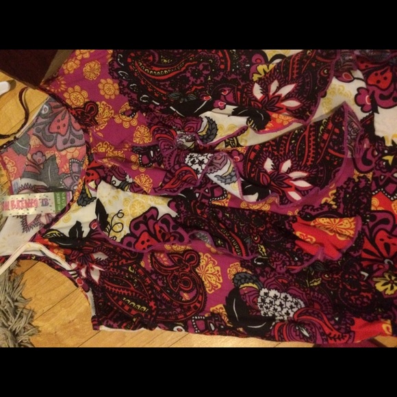 Bold Flowered Top - Picture 2 of 2